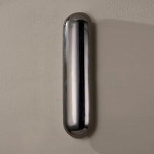 Load image into Gallery viewer, Wheeler LED Wall Light in Detail.
