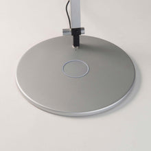 Load image into Gallery viewer, Wireless Charging Qi Base in 7.5-Inch/Silver.
