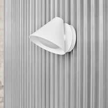Load image into Gallery viewer, Keglen LED Wall Light in Detail.
