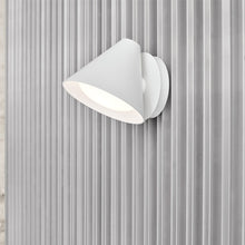 Load image into Gallery viewer, Keglen LED Wall Light in Detail.

