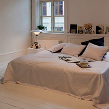 Load image into Gallery viewer, PH 4/3 Table Lamp in bedroom.

