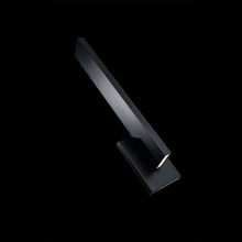 Load image into Gallery viewer, Mako Outdoor LED Wall Light in Detail.
