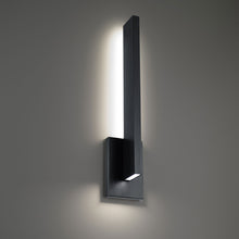 Load image into Gallery viewer, Mako Outdoor LED Wall Light in Detail.
