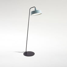 Load image into Gallery viewer, Soho Outdoor LED Floor Lamp in Detail.
