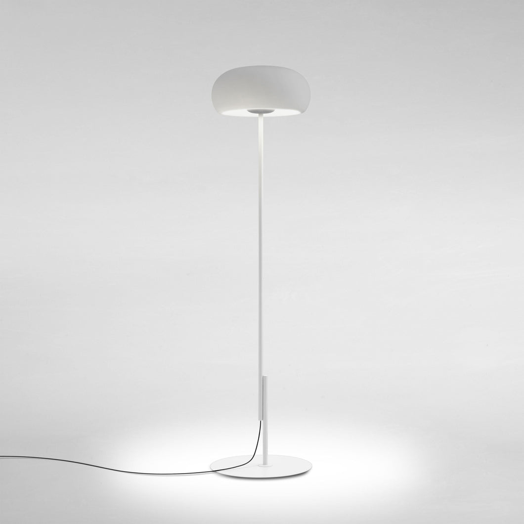 Vetra P LED Floor Lamp in White.