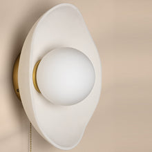 Load image into Gallery viewer, Bacia Wall Light in Detail.
