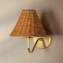 Load image into Gallery viewer, Issa Wall Light in Detail.
