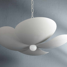 Load image into Gallery viewer, Leni Pendant Light in Detail.
