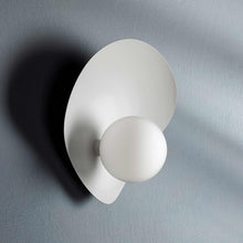 Load image into Gallery viewer, Leni Wall Light in Detail.
