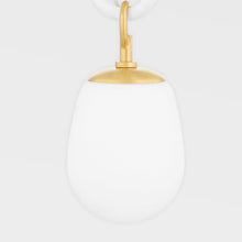 Load image into Gallery viewer, Marina Pendant Light in Detail.
