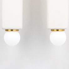 Load image into Gallery viewer, Roshani Wall Light in Detail.
