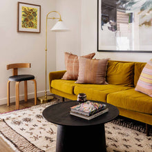 Load image into Gallery viewer, Sang Floor Lamp in living room.
