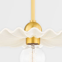 Load image into Gallery viewer, Tinsley Pendant Light in Detail.
