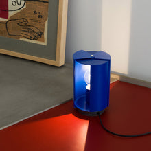 Load image into Gallery viewer, Pivotante à Poser Table Lamp in living room.
