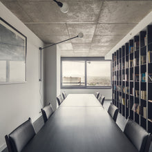 Load image into Gallery viewer, Potence Pivotante Wall Light in office.
