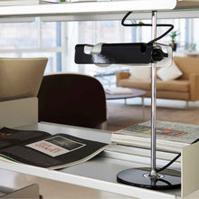Load image into Gallery viewer, Spider Table Lamp in living room.
