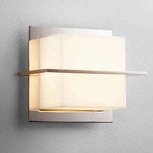 Load image into Gallery viewer, Metrix LED Bath Wall Light in Detail.
