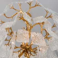 Load image into Gallery viewer, Piemonte Chandelier in Detail.
