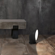 Load image into Gallery viewer, Piroscafo Outdoor LED Floor Lamp in Detail.
