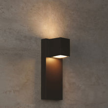 Load image into Gallery viewer, Quadrate Outdoor LED Wall Light - Additional image.
