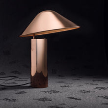 Load image into Gallery viewer, Damo Simple Table Lamp in Detail.
