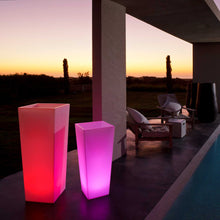 Load image into Gallery viewer, Rumba Bluetooth Outdoor LED Planter in Outside Area.
