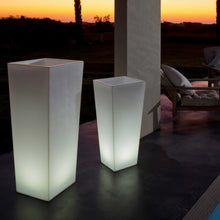 Load image into Gallery viewer, Rumba Bluetooth Outdoor LED Planter in Outside Area.
