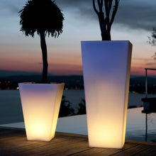 Load image into Gallery viewer, Rumba Bluetooth Outdoor LED Planter in Outside Area.
