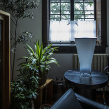 Load image into Gallery viewer, Soffio LED Table Lamp in living room.
