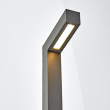 Load image into Gallery viewer, Strut Outdoor LED Path Light Detail.
