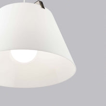 Load image into Gallery viewer, Devin Pendant Light in Detail.
