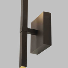 Load image into Gallery viewer, Filo 23 Outdoor LED Wall Light in Detail.
