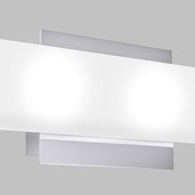Load image into Gallery viewer, Lynn LED Bath Vanity Light in Detail.
