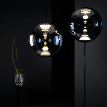 Load image into Gallery viewer, Globe LED Floor Lamp in Detail.
