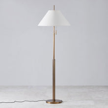 Load image into Gallery viewer, Clic Floor Lamp in Detail.
