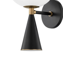 Load image into Gallery viewer, Payson Wall Light in Detail.
