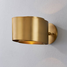 Load image into Gallery viewer, Roux Wall Light in Detail.

