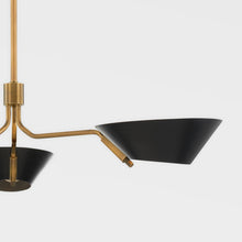 Load image into Gallery viewer, Sacramento Chandelier in Detail.
