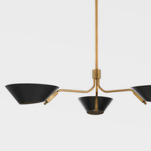 Load image into Gallery viewer, Sacramento Chandelier in Detail.
