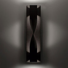 Load image into Gallery viewer, Twist Outdoor LED Wall Light in Detail.
