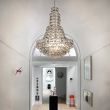 Load image into Gallery viewer, Minigiogali SP CLA Chandelier in living room.
