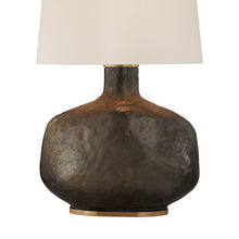 Load image into Gallery viewer, Beton Table Lamp in Detail.

