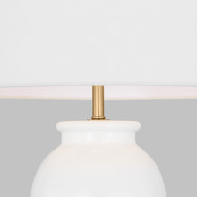 Load image into Gallery viewer, Buckley Table Lamp in Detail.
