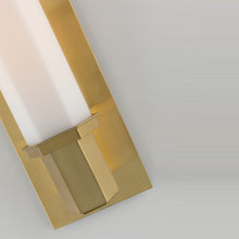 Load image into Gallery viewer, Walton Bath Wall Light in Detail.
