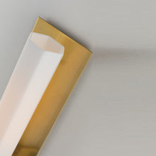 Load image into Gallery viewer, Walton Bath Wall Light in Detail.
